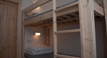 Фото номера Стандартный четырехместный номер Гостиница Hostel Zhili-Byli г. Псков 2