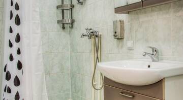 Фото номера Апартаменты с 2 спальнями Гостиница in Center г. Псков 12