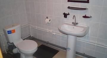 Фото номера Стандартный трехместный номер Гостиница Guest House Cherekha г. Псков 2