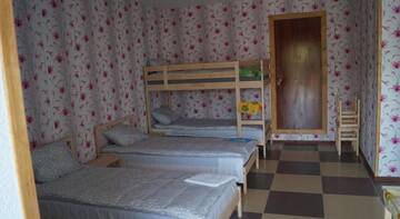 Фото номера Просторный семейный номер (для 6 взрослых) Гостиница Guest House Cherekha г. Псков 2