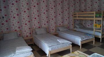 Фото номера Просторный семейный номер (для 6 взрослых) Гостиница Guest House Cherekha г. Псков 5
